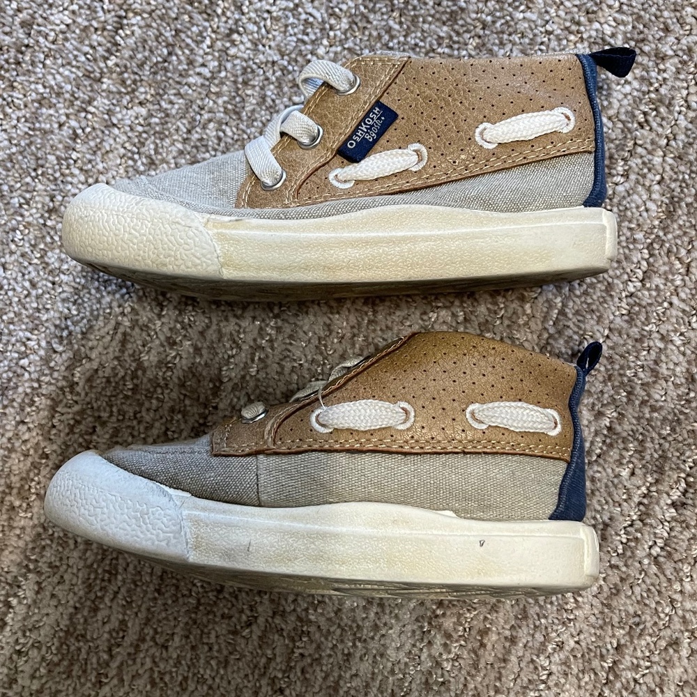 OshKosh Kids Canvas High Tops Size 8‎